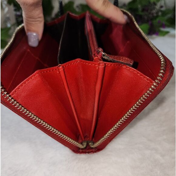 GUCCI GG PATENT LEATHER Microguccissima  LONG WALLET Authentic IN RED - Picture 13 of 17